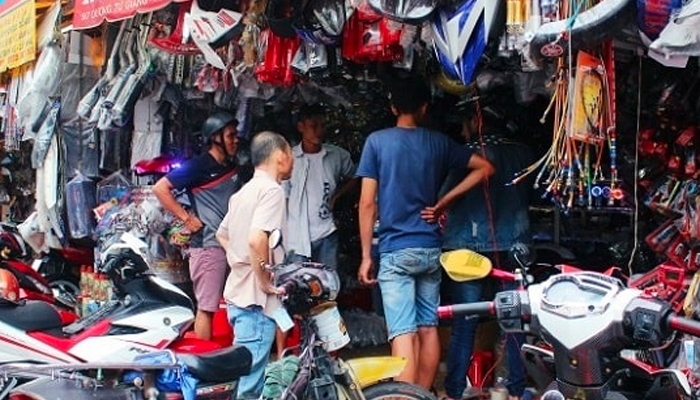 Trả giá khi đi chợ phụ tùng xe máy Sài Gòn